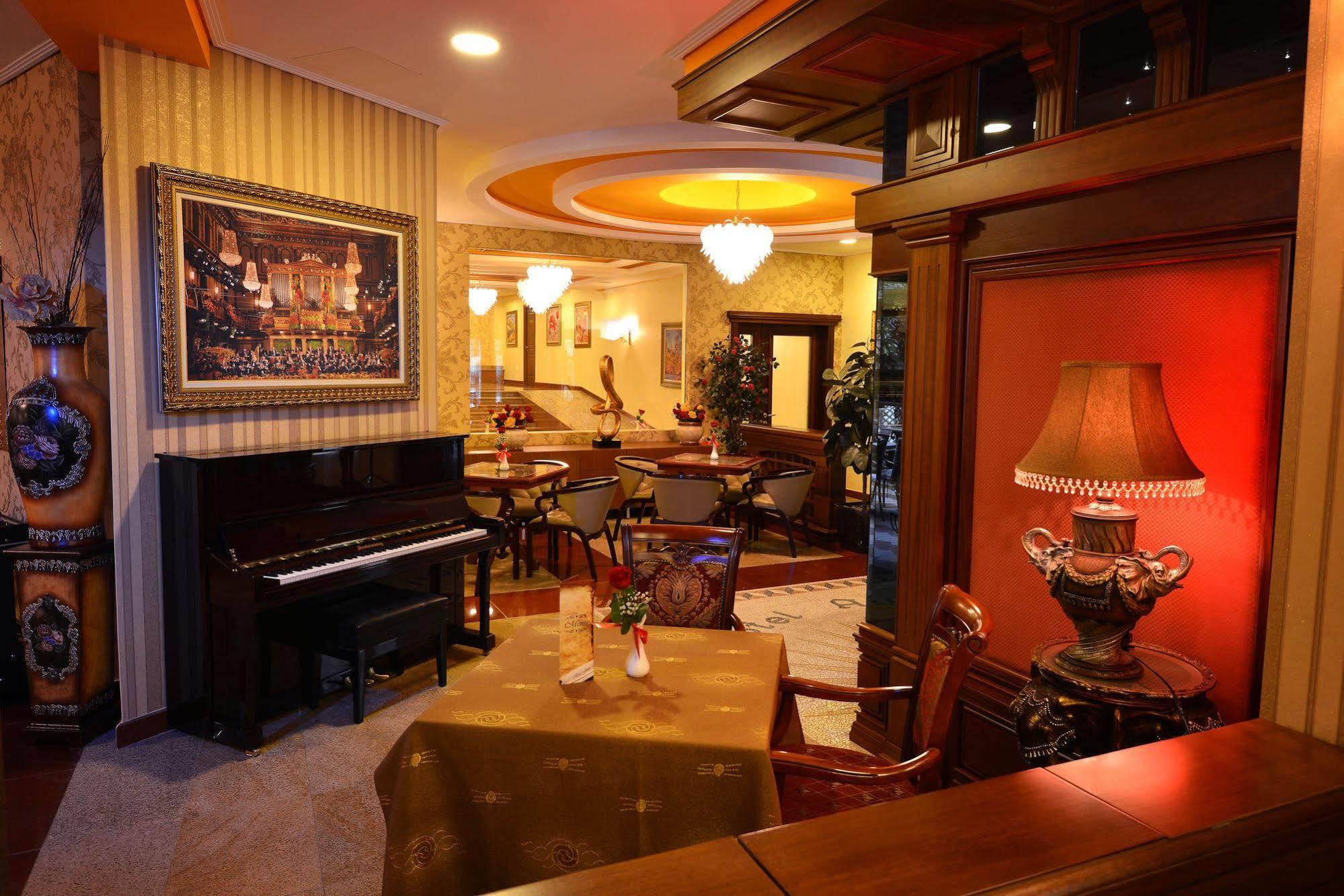 Austria 4* Tirana
