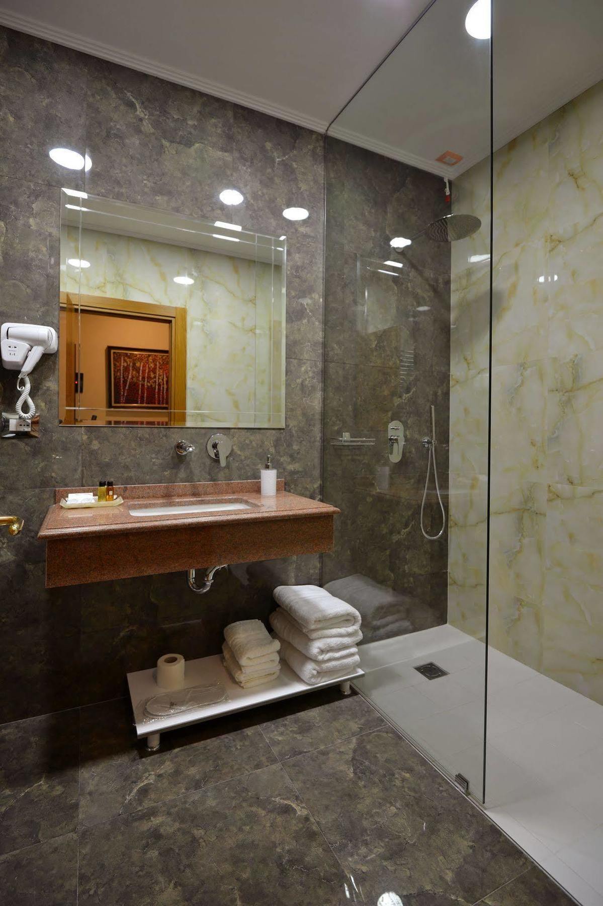 Austria Hotel 4*